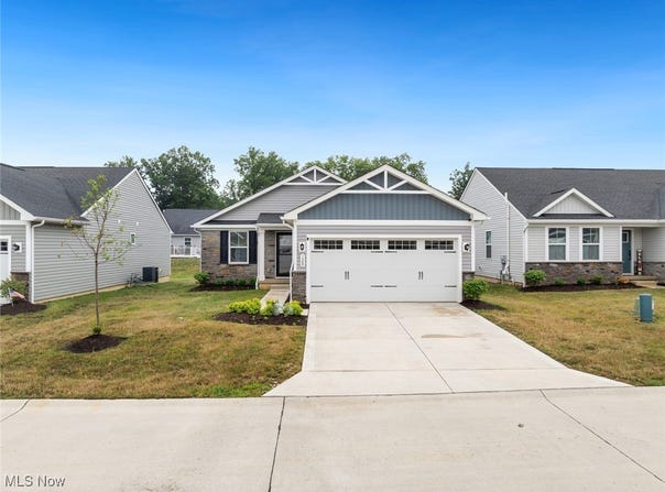 128 Eagle Circle, Amherst, OH 44001