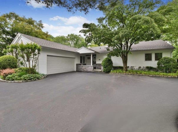 45 Poplar Drive, East Hills, NY 11576