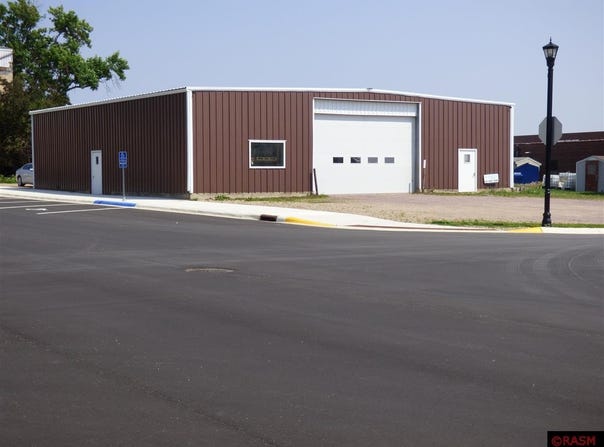 111 W 2nd Street, Winthrop, MN 55396