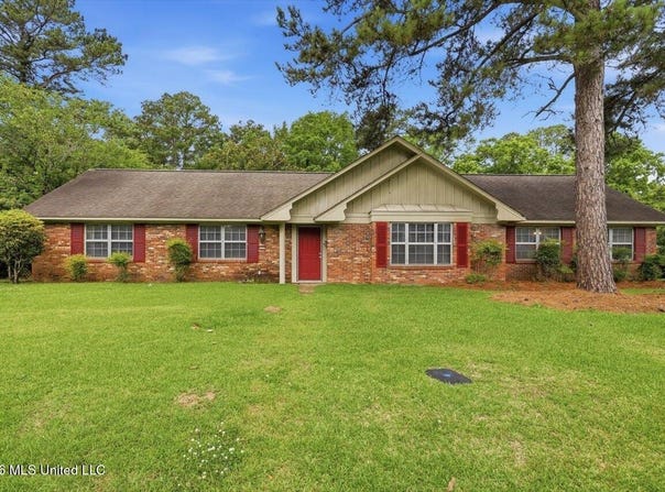 5137 Meadow Oaks Park Drive, Jackson, MS 39211