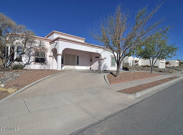 2082 Desert Greens Drive, Las Cruces, NM 88011