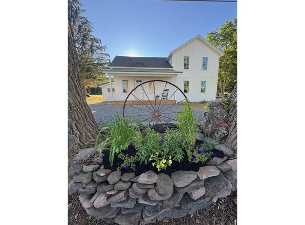 8 Don Irwin Rd, Prattsville, NY 12468