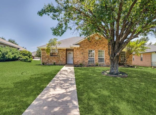 1403 Tad Street, Ennis, TX 75119