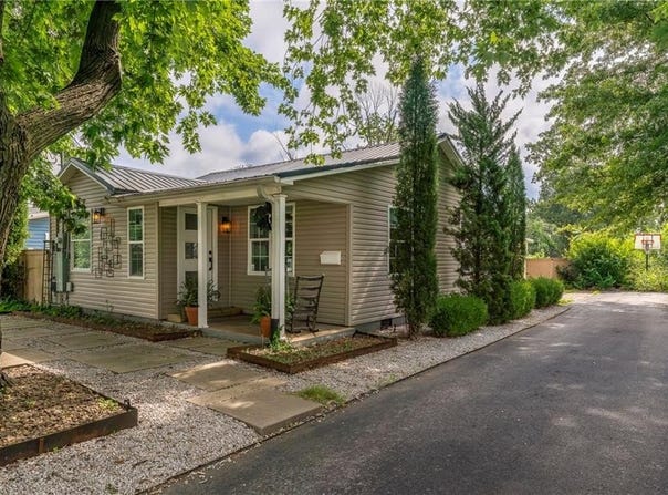 706  NW B  ST, Bentonville, AR 72712