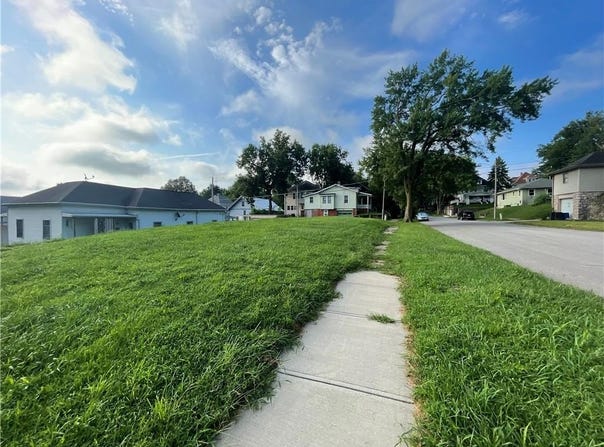 305 N 26th Street, St Joseph, MO 64501