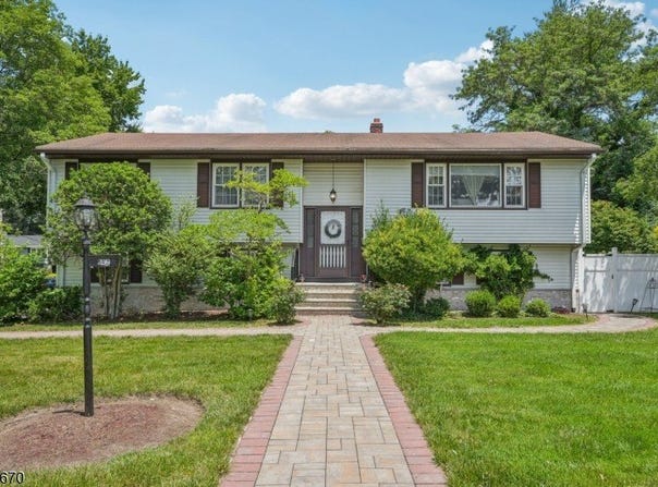 239 Homestead Rd, Paramus Boro, NJ 07652-4743