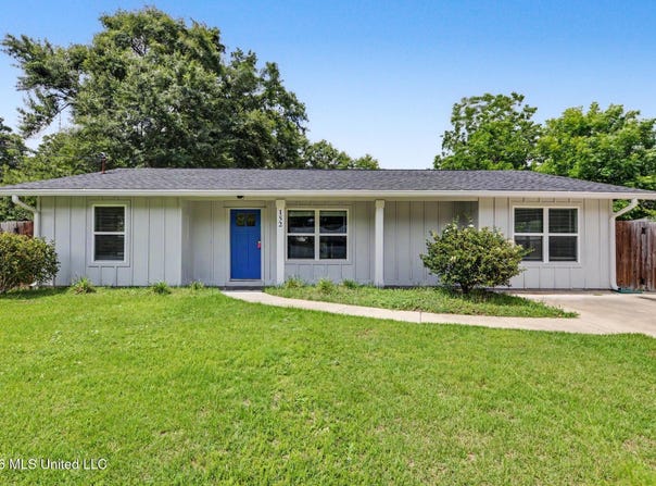 152 Lafayette Circle, Ocean Springs, MS 39564