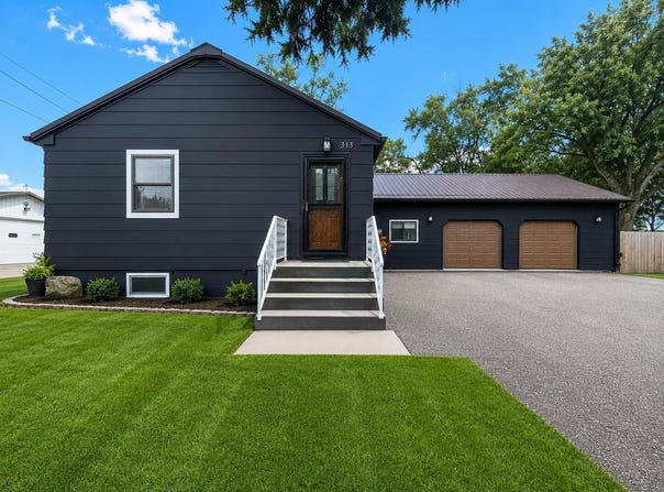 313 11th Ave, Redfield, SD 57469