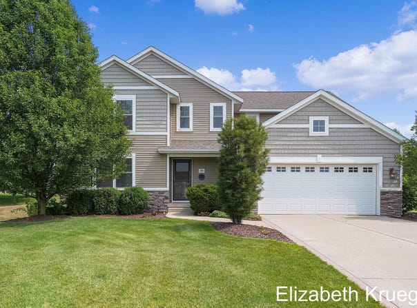 1743 Silverbow Drive SE, Caledonia, MI 49316