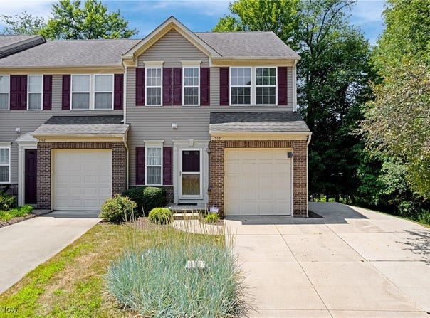 1568 Wellingshire Circle, Cuyahoga Falls, OH 44221