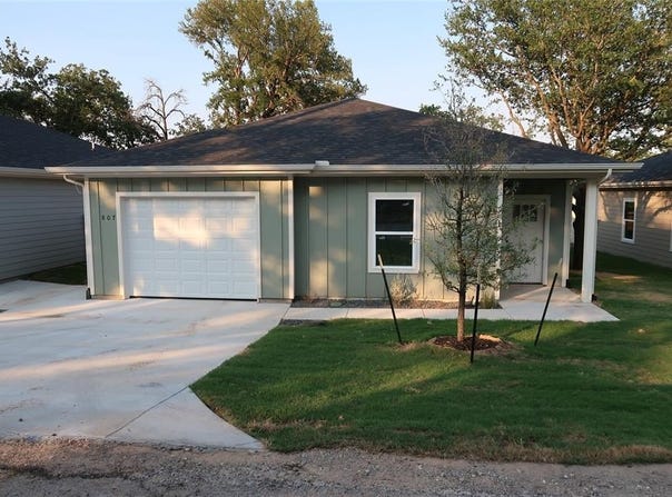 809 Branding Iron Trail, Granbury, TX 76049