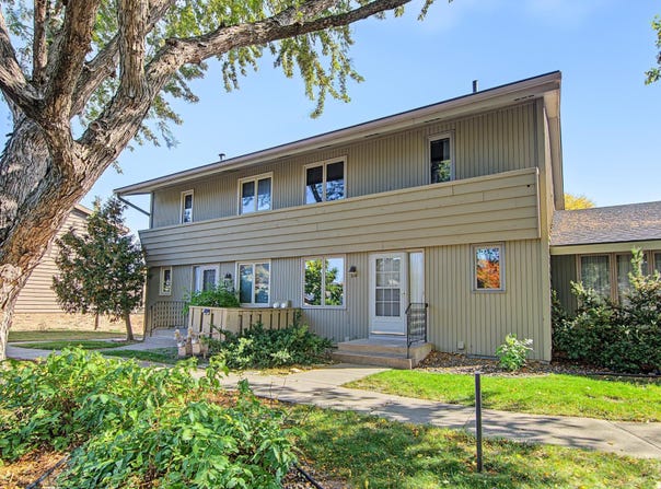 214 Windsor Court, New Brighton, MN 55112
