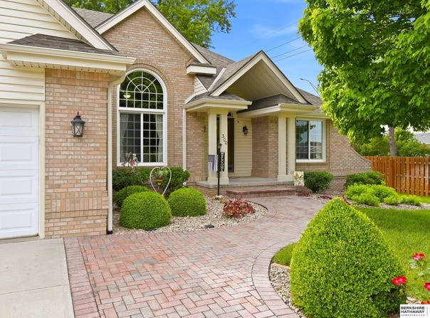 300 S Fillmore Street, Papillion, NE 68046