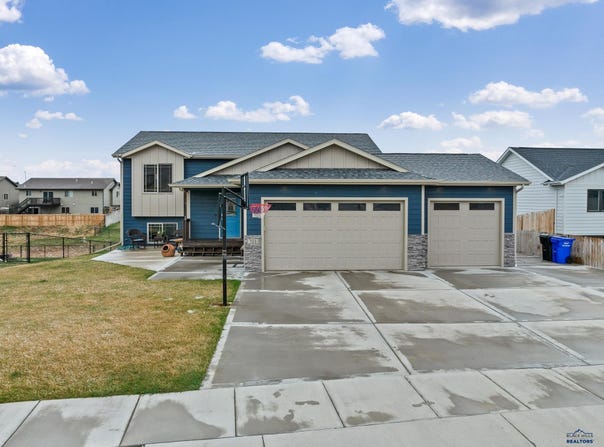 701 HAAKON ST, Rapid City, SD 57703