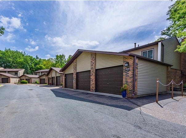 2442 Mendelssohn Lane N, Golden Valley, MN 55427