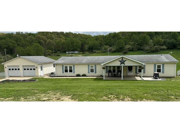 1367 Arner Rd, Chester, WV 26034
