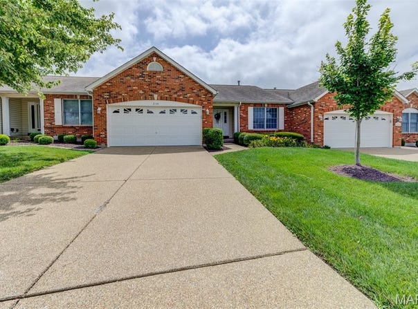 2134 Farnsworth Drive, O'Fallon, MO 63368
