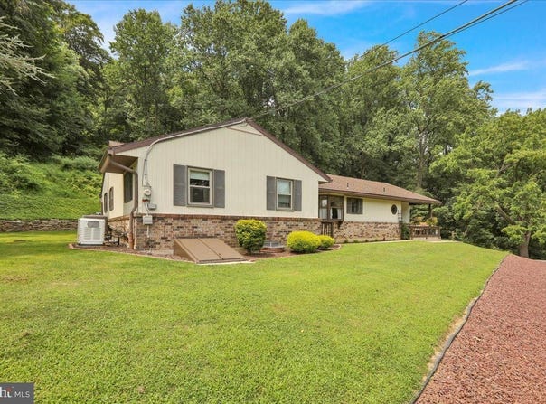 90 PRESTON ROAD, WERNERSVILLE, PA 19565