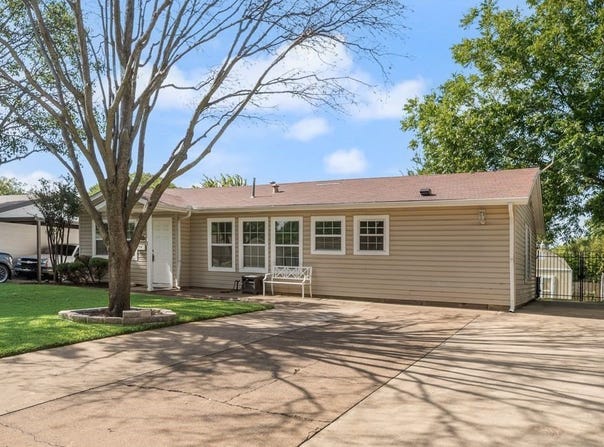 121 Dallas Drive, Euless, TX 76039