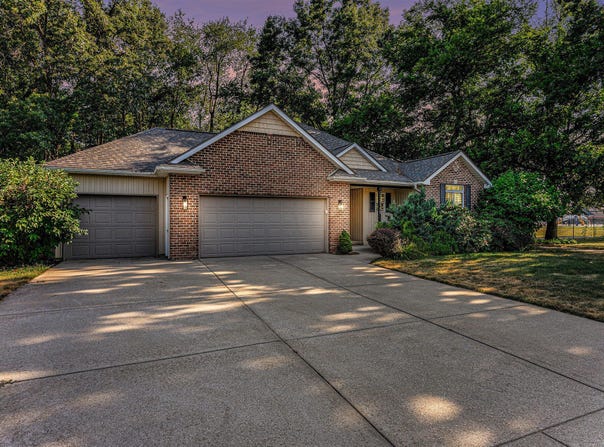 2140 Austin Shores Avenue, Portage, MI 49002