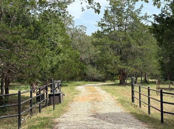 596 Herron TRL, McDade, TX 78650