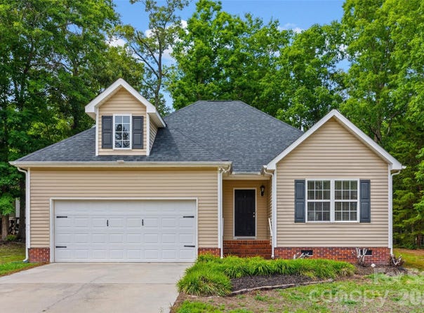 509 Kittiewake Lane, Clover, SC 29710