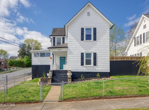 300 N B St, Lenoir City, TN 37771