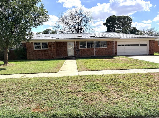 1214 E Broadway Street, Brownfield, TX 79316
