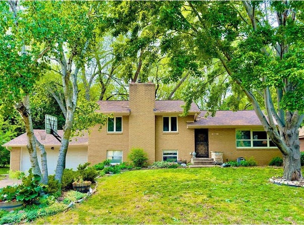 2561 Bittersweet Lane, Maplewood, MN 55109