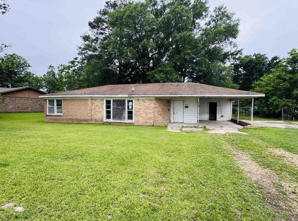 902 Mount Holly Rd, Smackover, AR 71762