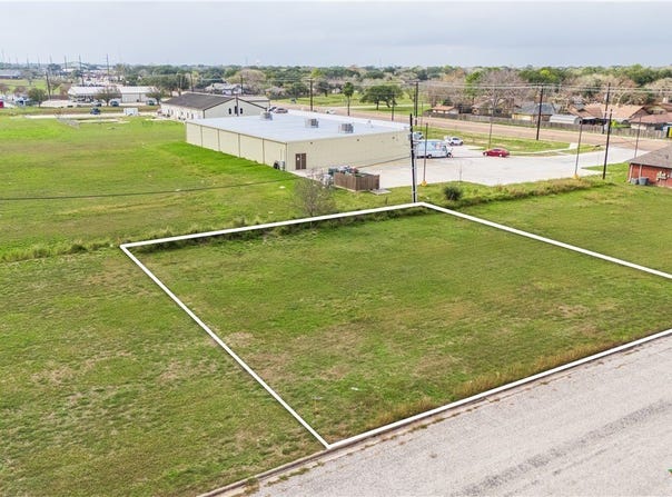 105 Northpark Drive, Victoria, TX 77901