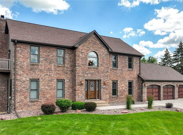 3946 Woodcrest Court, Eau Claire, WI 54701