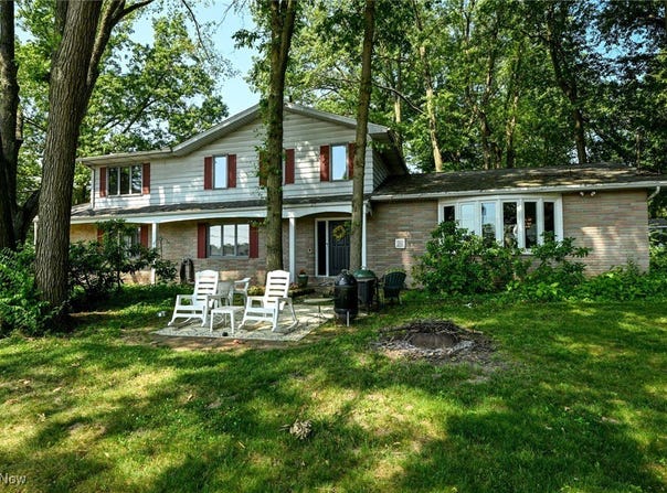 107 Lake Front Drive, Green, OH 44319