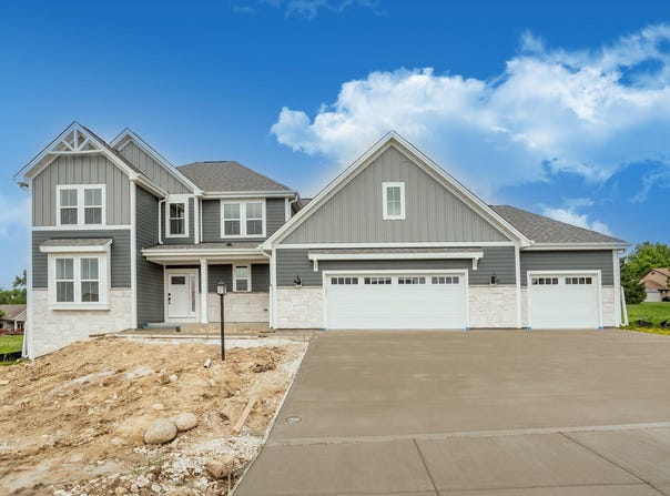 W193n5018 Rosemary Rdg, Menomonee Falls, WI 53051