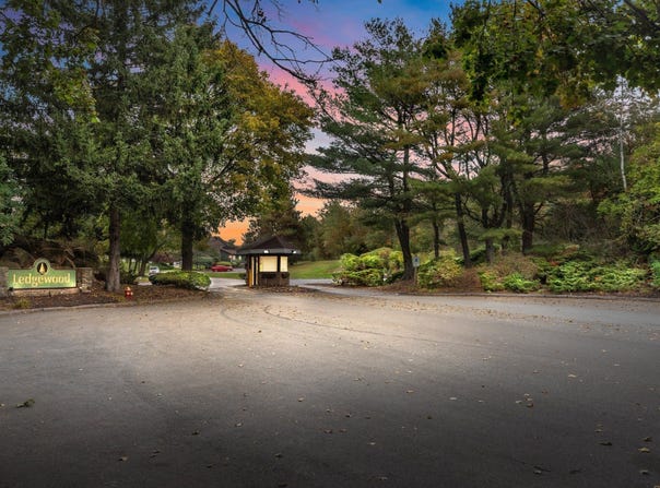 9 Ledgewood Way, Peabody, MA 01960