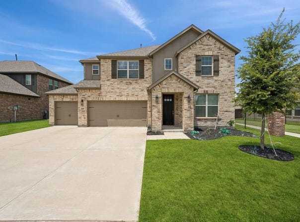 2819 Grand Lookout Lane, Arlington, TX 76001