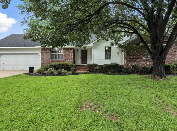 902 Foxwood Drive, Jacksonville, AR 72076