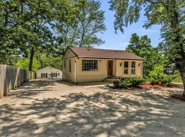 8415 Pershing Road, Raytown, MO 64138
