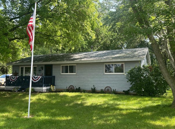 310 Southeastern Ct, Genoa City, WI 53128