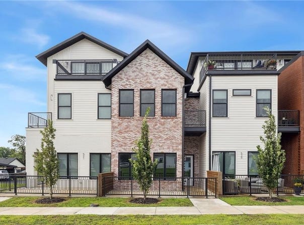 525  SW 5th  ST, Bentonville, AR 72712