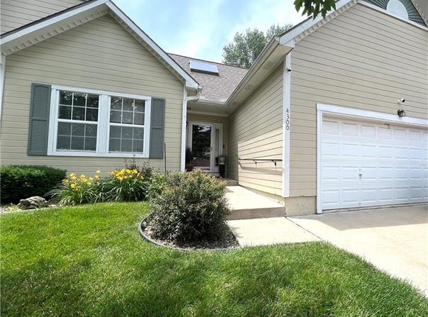 4300 S Coachman Drive, Independence, MO 64055