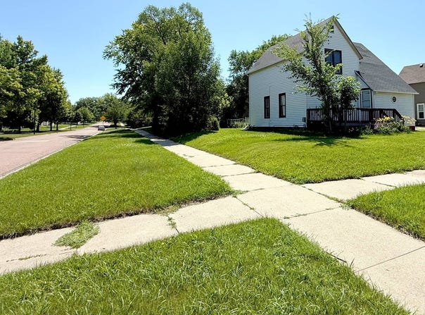 926 6th Ave, Brookings, SD 57006