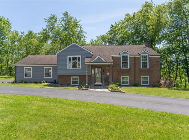 5190 Windy Hill Dr, Hampton, PA 15044