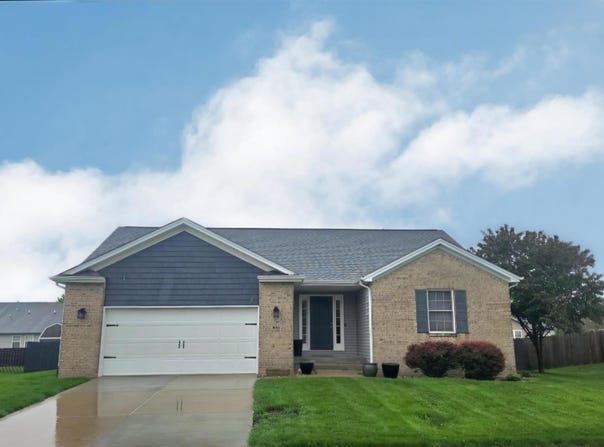 1618 Sidener Hall Drive, Chatham, IL 62629