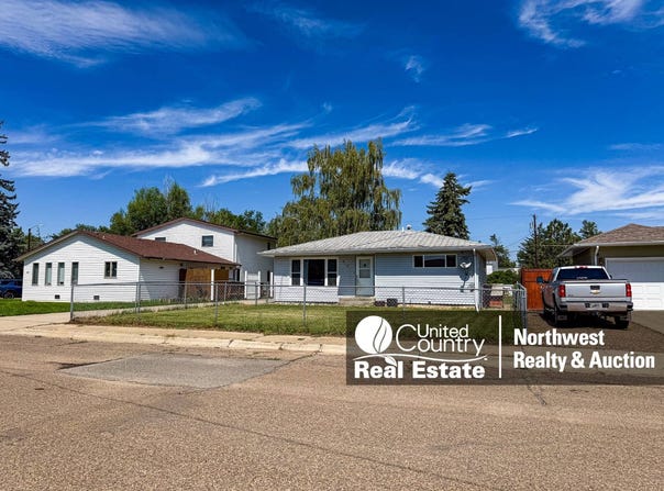 413 S 5th St E, Malta, MT 59538