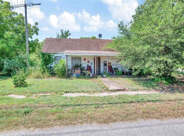 601 E Houston Street, Leonard, TX 75452