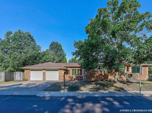805 CUTLER STREET, GRAND HAVEN, MI 49417