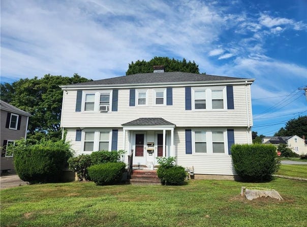 1 Shangri-La Lane, Middletown, RI 02842