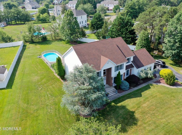5 Samantha Drive, Monroe, NJ 08831