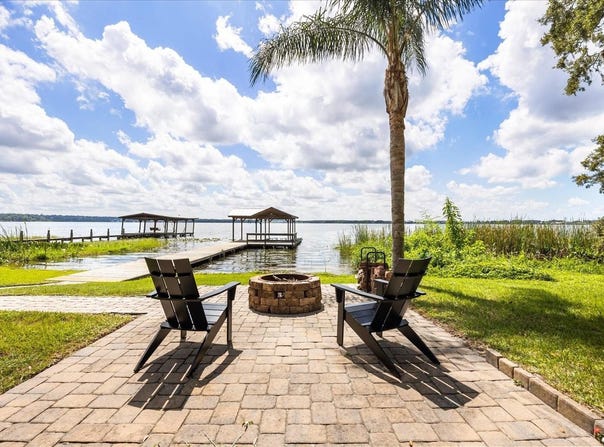 2945 LAKESHORE DRIVE, MOUNT DORA, FL 32757